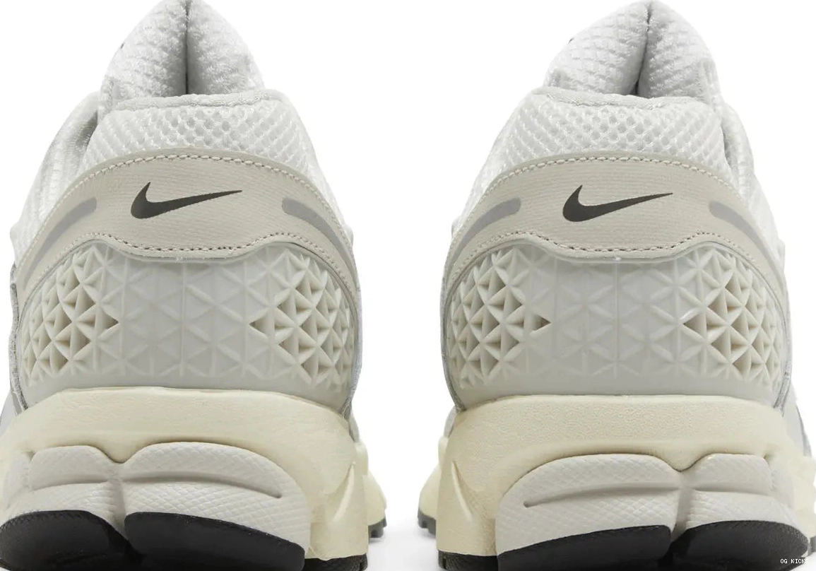 5 Tint Vomero Zoom Nike Platinum 0824